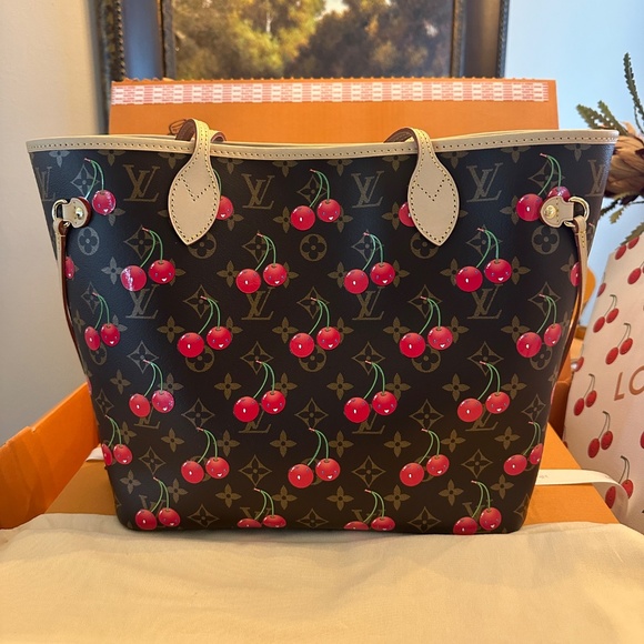 Louis Vuitton X Takashi Murakami Neverfull w/ Wallet Cherry 2025 M13263 - NEW - Picture 10 of 12